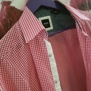 HUGO BOSS SPORT SHIRT.